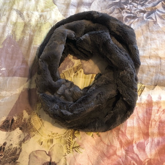 Accessories - Faux fur infinity scarf 5 for $10